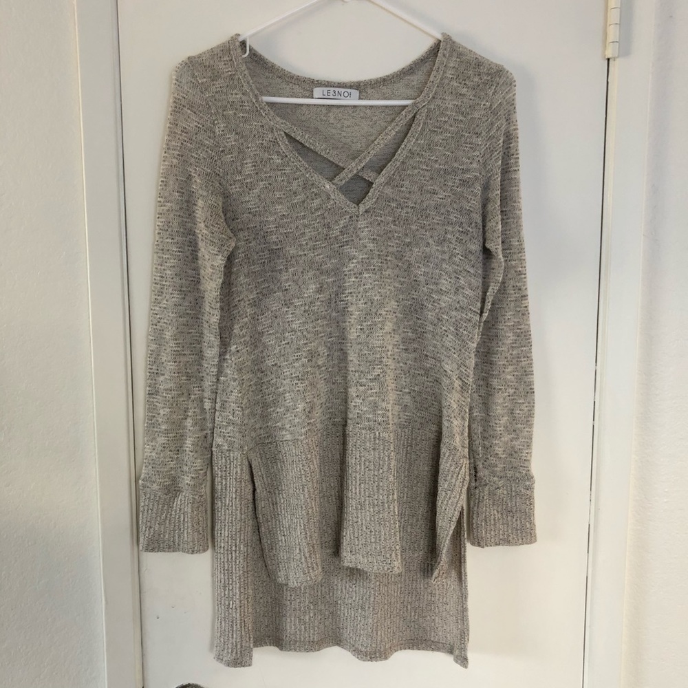 Marbled V Neck high-low long sleeve top